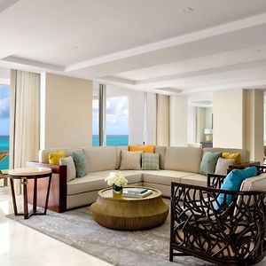 Deluxe King Room Oceanfront Club Level